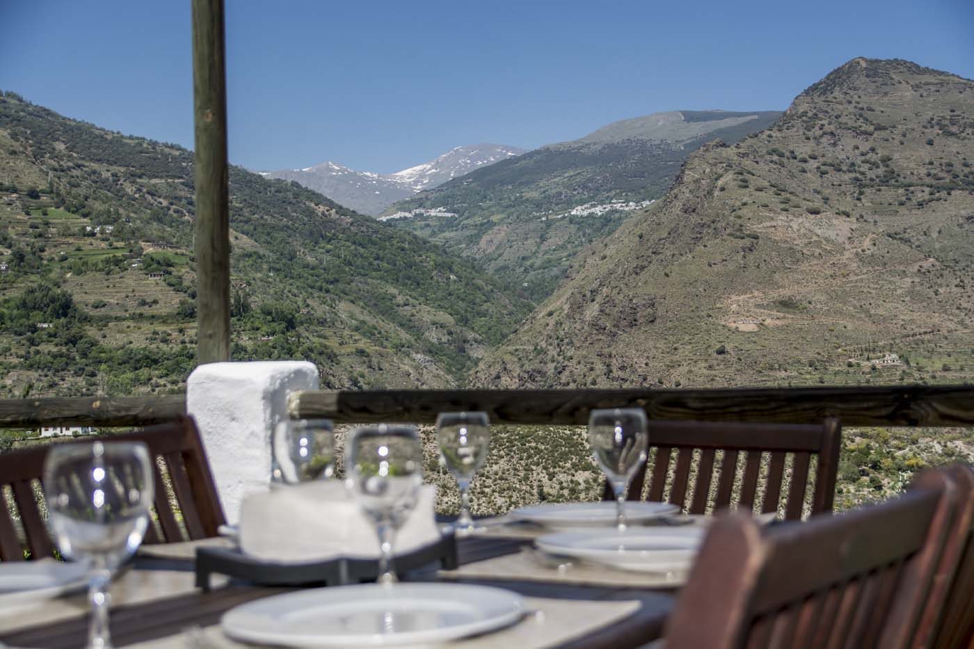 Vistas a los pueblos de Poqueira y Sierra Nevada